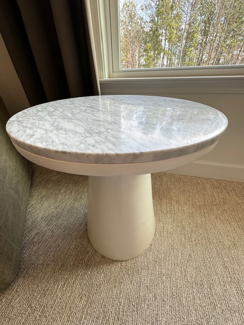 Round marble top, wht base, side table 20.5x20.5x22.5