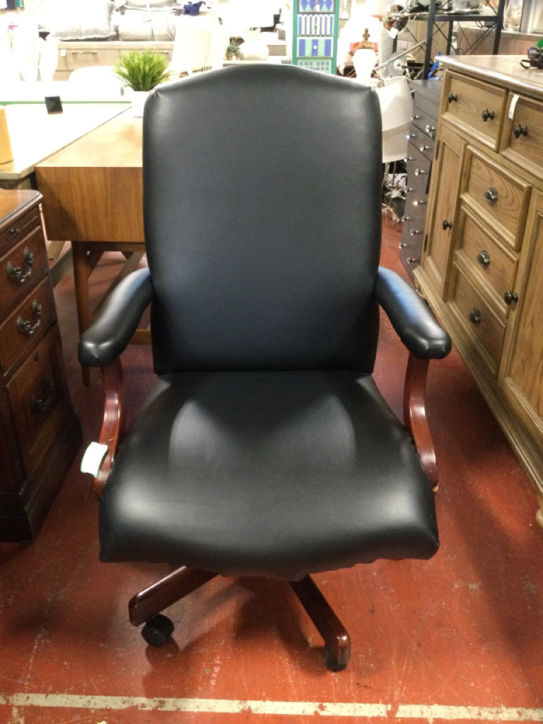 Haverty's Swivel Adjustable Black Tradional Office Chair