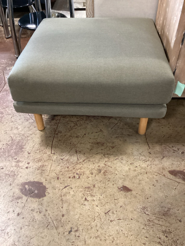 Burrow Range plus Ottoman  30" W x 30" D x 10"       AYAG4GB8