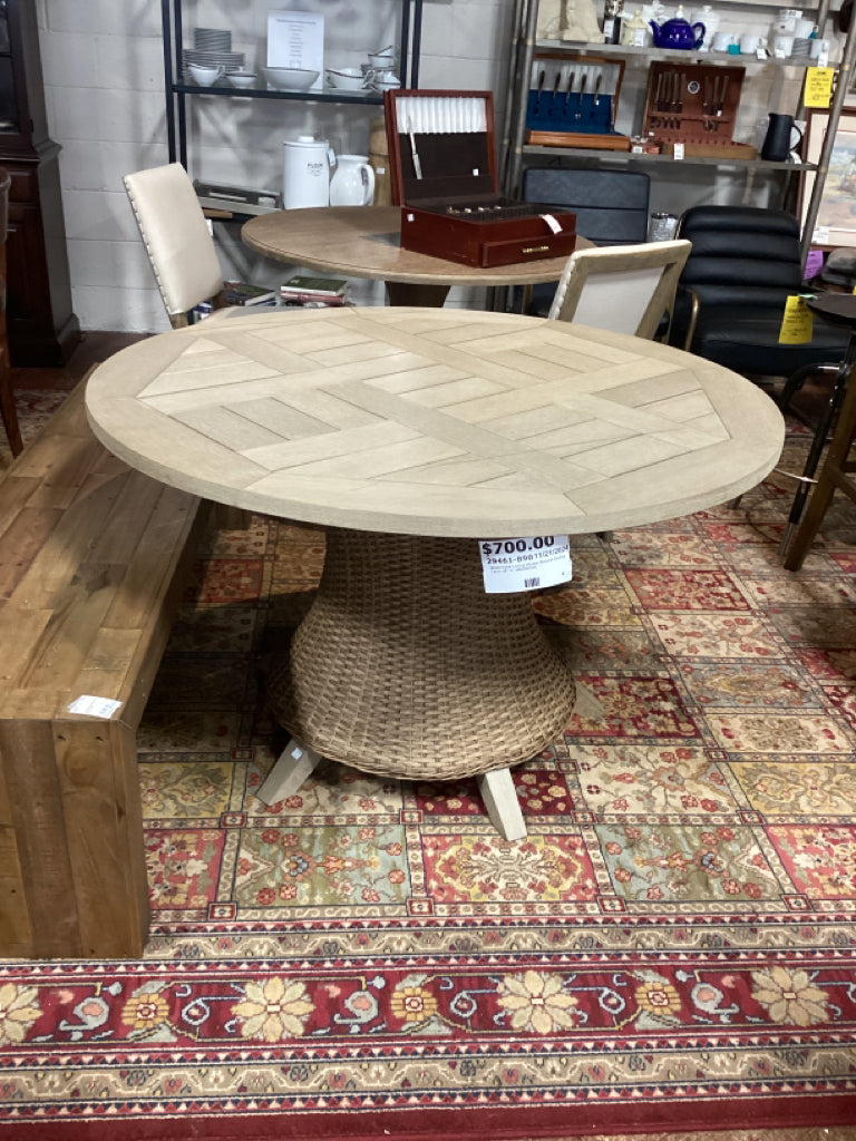 Watermark Living Wicker Round Dining Table 48" R   6M6S8FNK