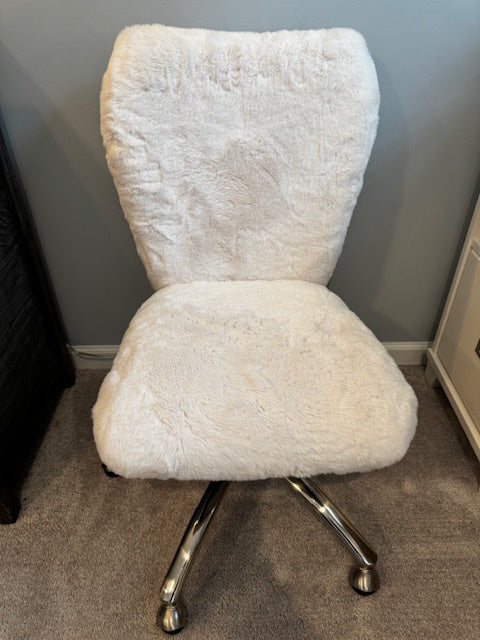 "Pottery Barn Teen Sherpa Ivory Airgo Swivel Desk Chair
"