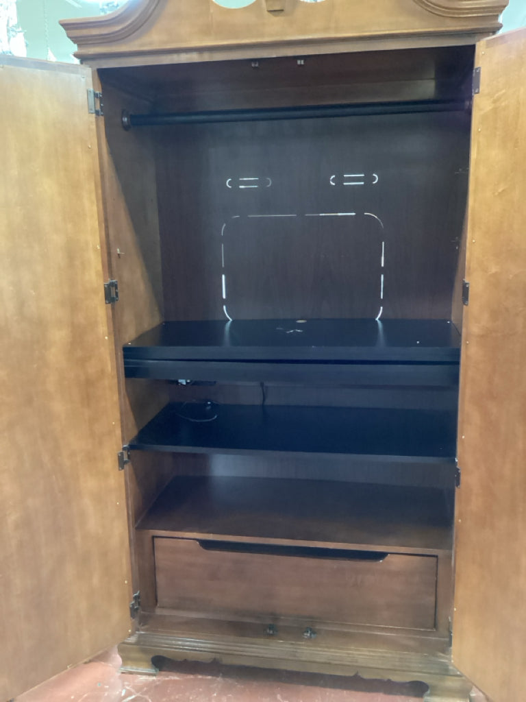 Haverty's Traditional Cherry Entertainment Armoire 42x21x84