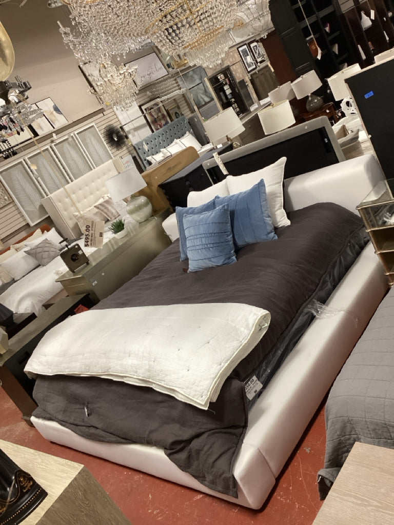 Castlery King Size Dawson Bed HB, FB, RAILS   C3QLNQ94