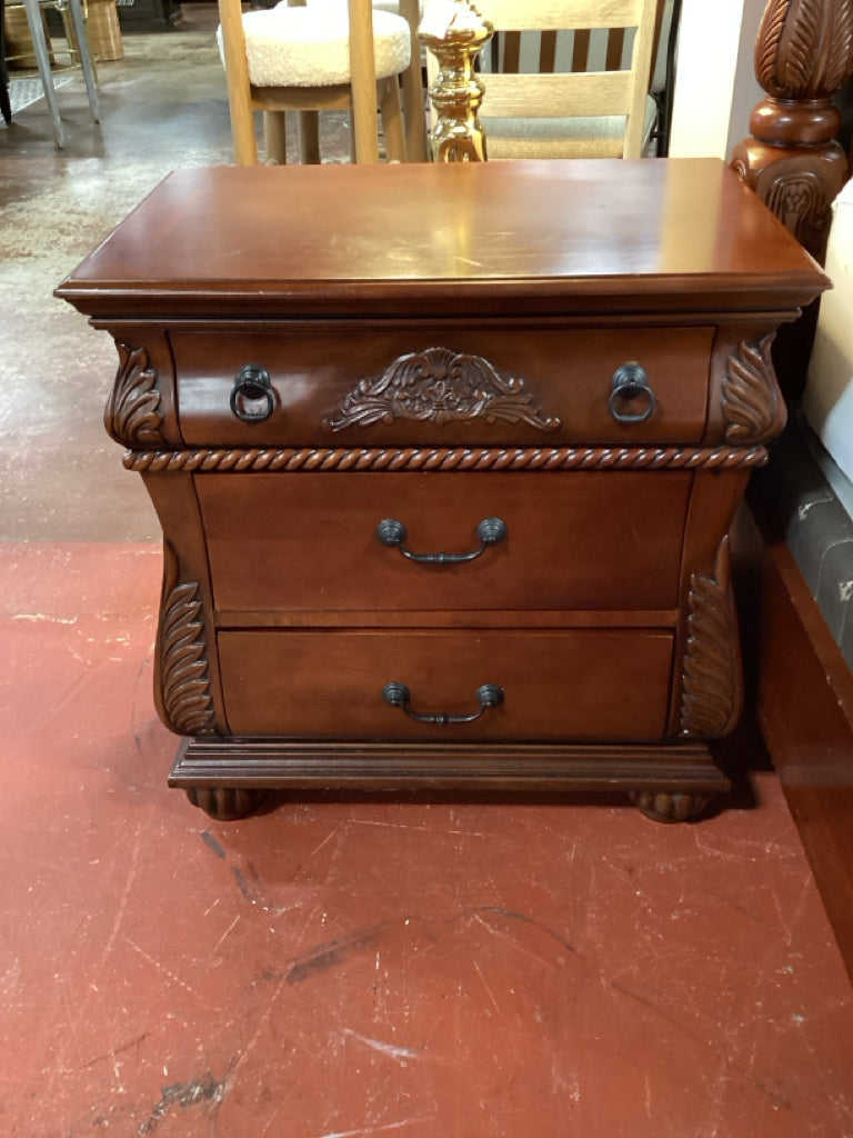 Traditional Cherry 3 Drawer Nightstand (PAIR) 28x18x29