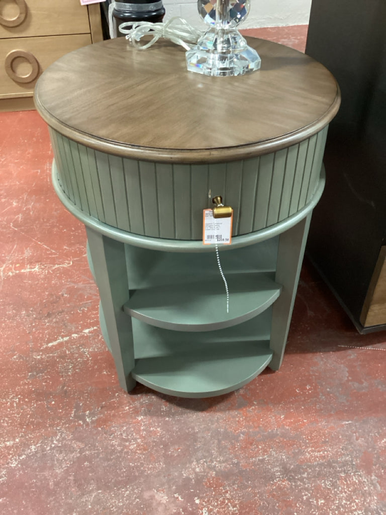 Haverty's Transitional Mahogany Oblong  End Table Green 1 Drawer  20x24x24