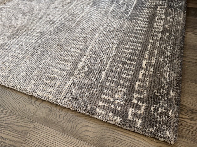 Surya grey/wht rug; 9x12