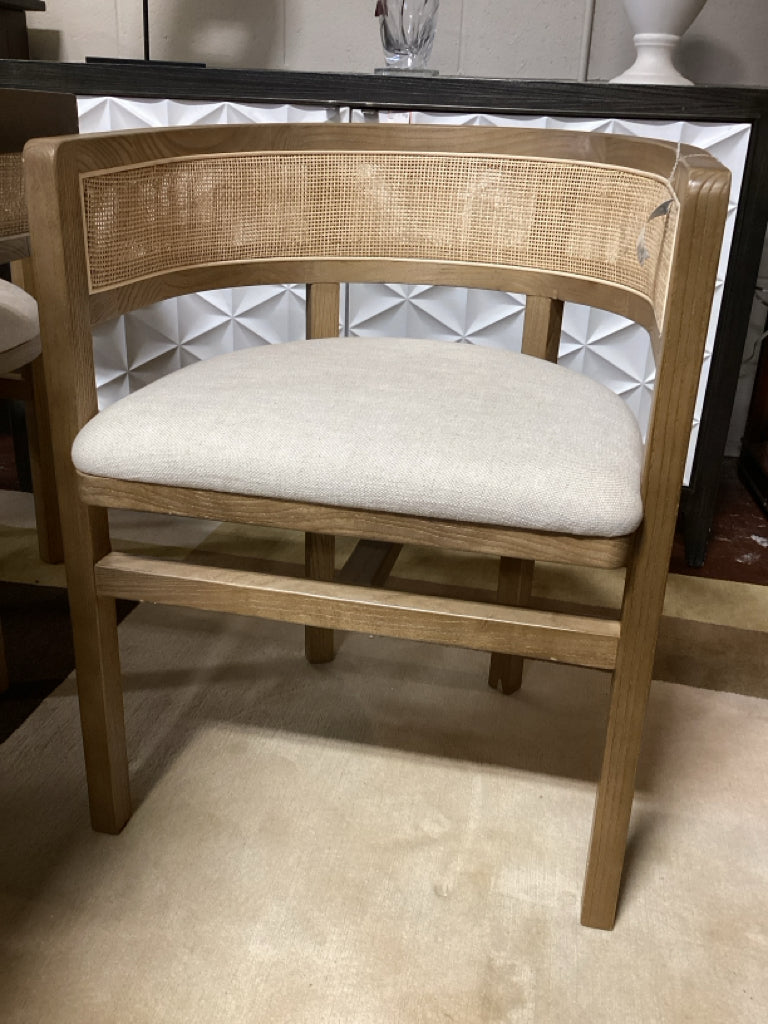 LuLu and Georgia Kairi Dining Chair   22.5" W x 21.25" D x 29.5  7KPF7KV7