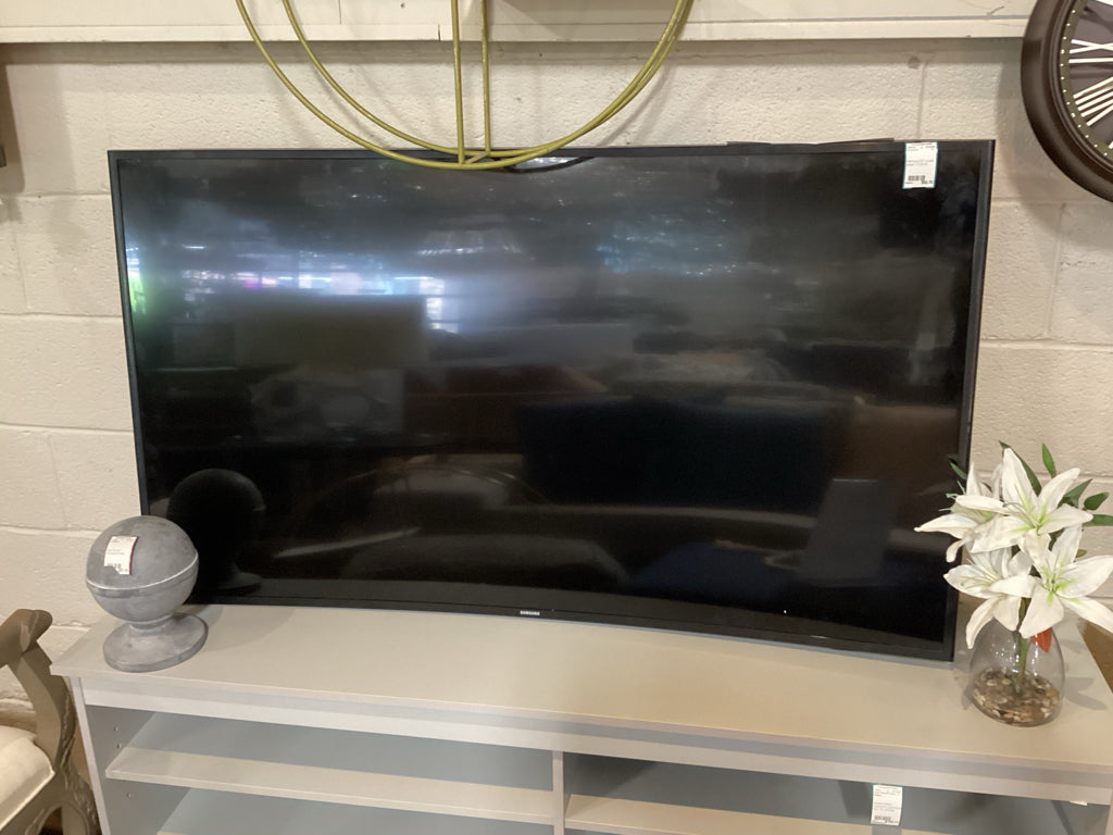 Samsung 55" curved smart TV (2018)