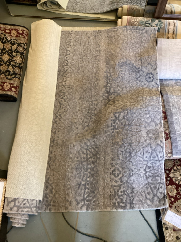 Havila Suomi Pearl/Gray 5'7" X 8'.6"Area Rug (as found)