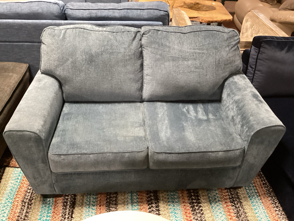 Loveseat / blue chenille 60 x 37 x 36 high