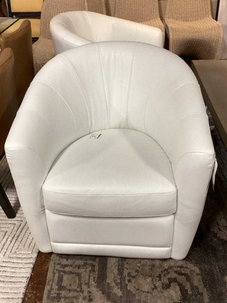 Natuzzi Modern Giada White Swivel Chair Leather 32Wx30"Dx34"H"