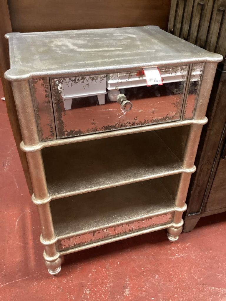 Mirrored side table 20'x16'x30"