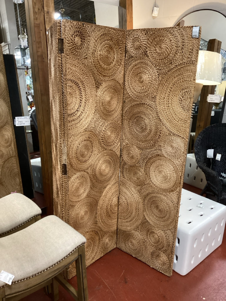 Screen / coiled seagrass 3 panel forling screen  60 x 67