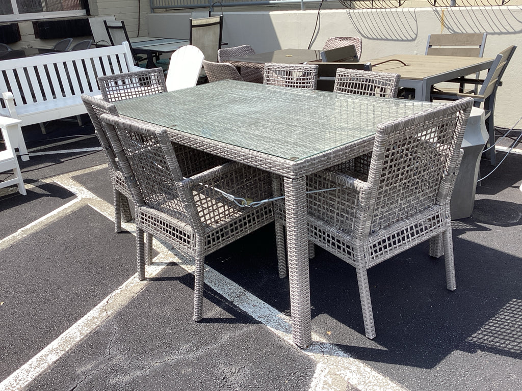 Outdoor Table with 6 Outdoor Wicker Chairs 68x38