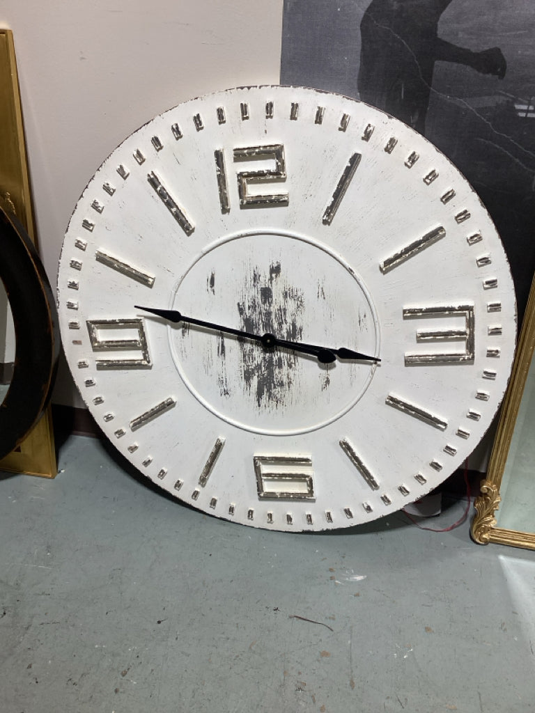 Mercana Devonshire clock / cream distressed 42" round