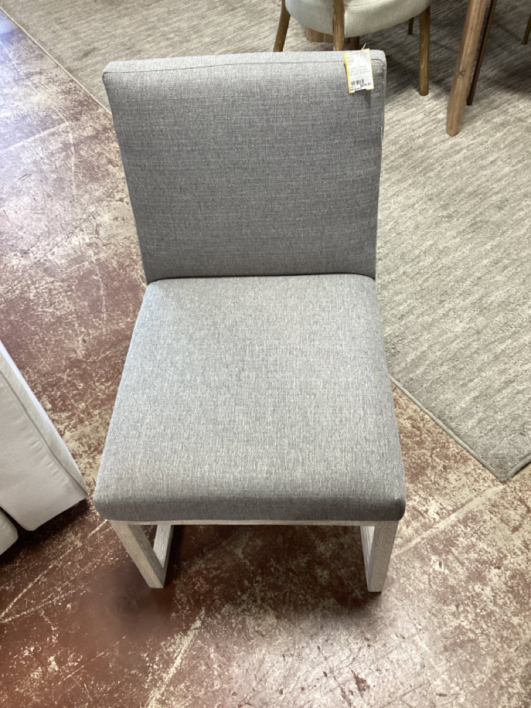Universal Furniture Modern Carter side chair; grey; 20x25x34
