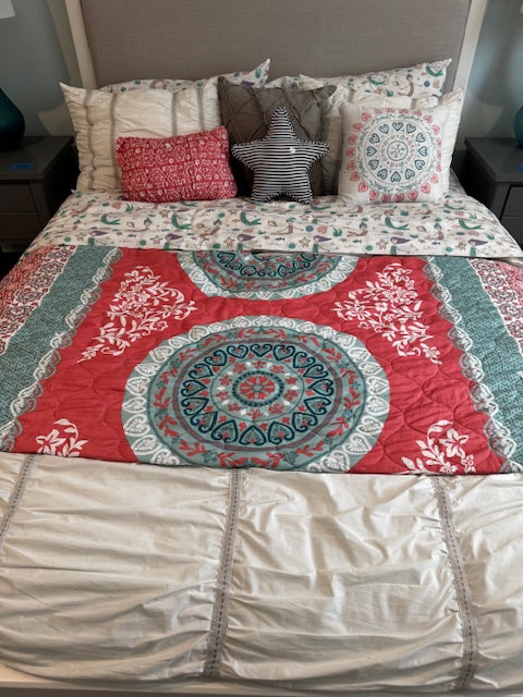 QUEEN (2) comforters, 2 shams, 2 pillows, 3 accent; MERMAID theme