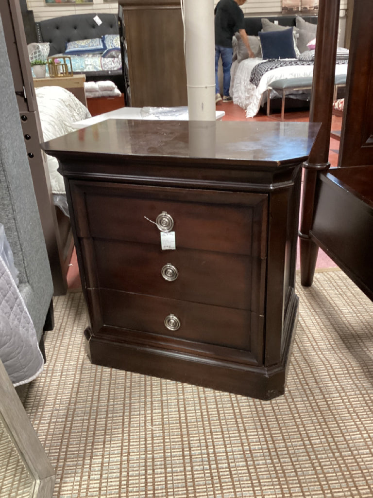 PAIR Lane Nightstands / 3 drawer 30 x 20 x 30 AS FOUND