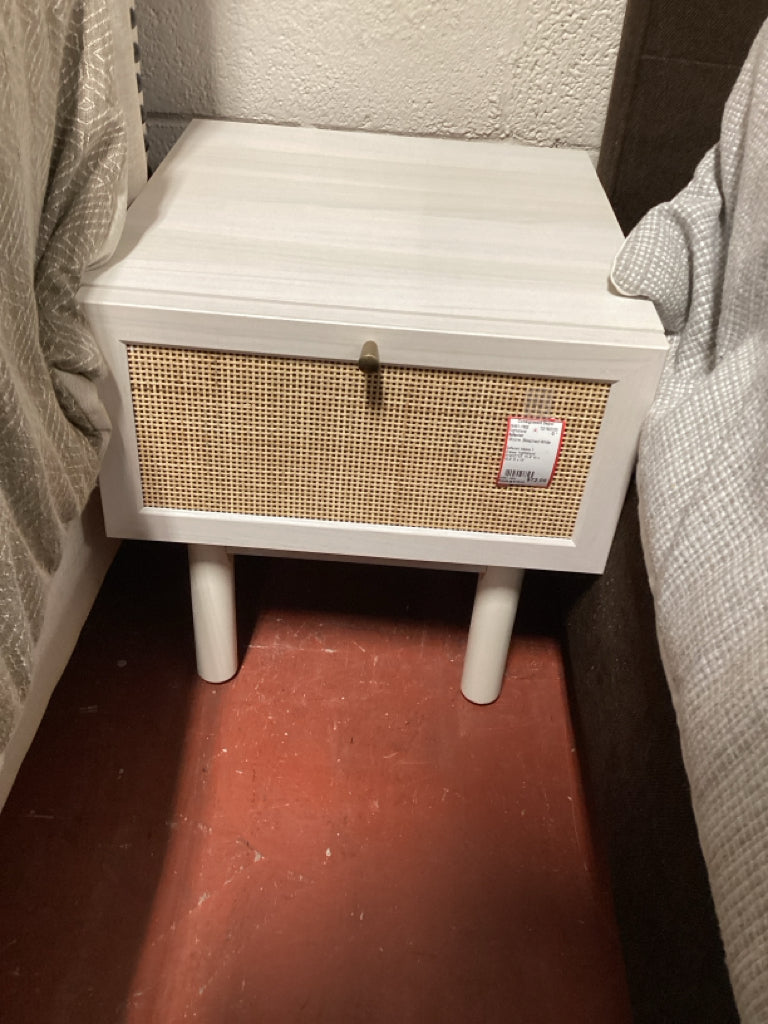 Safavieh  Moore 1   Drawer  Nightstand 4Y2CZ72S  15.4" W x 16.2" D x 15"