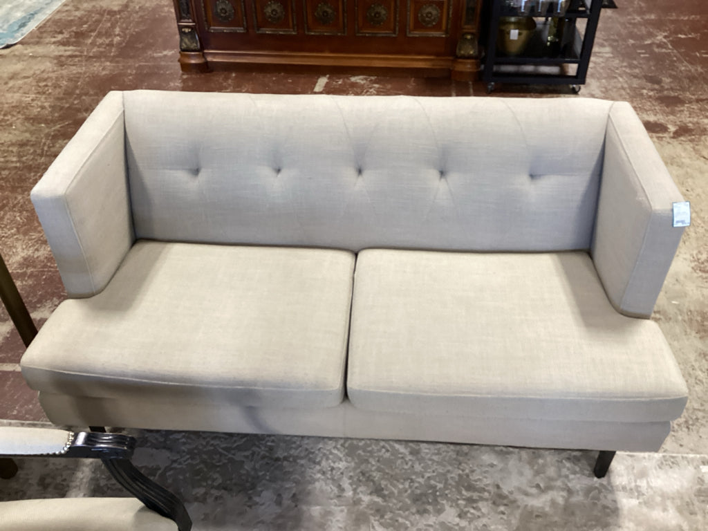 Loveseat / beige tweed 64 x 34 x 30 high