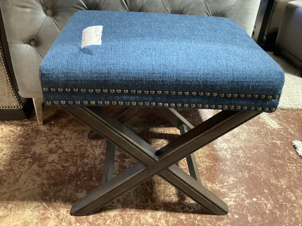 Four Hands Elyse Ottoman/ blue / 20 x 16 x 19