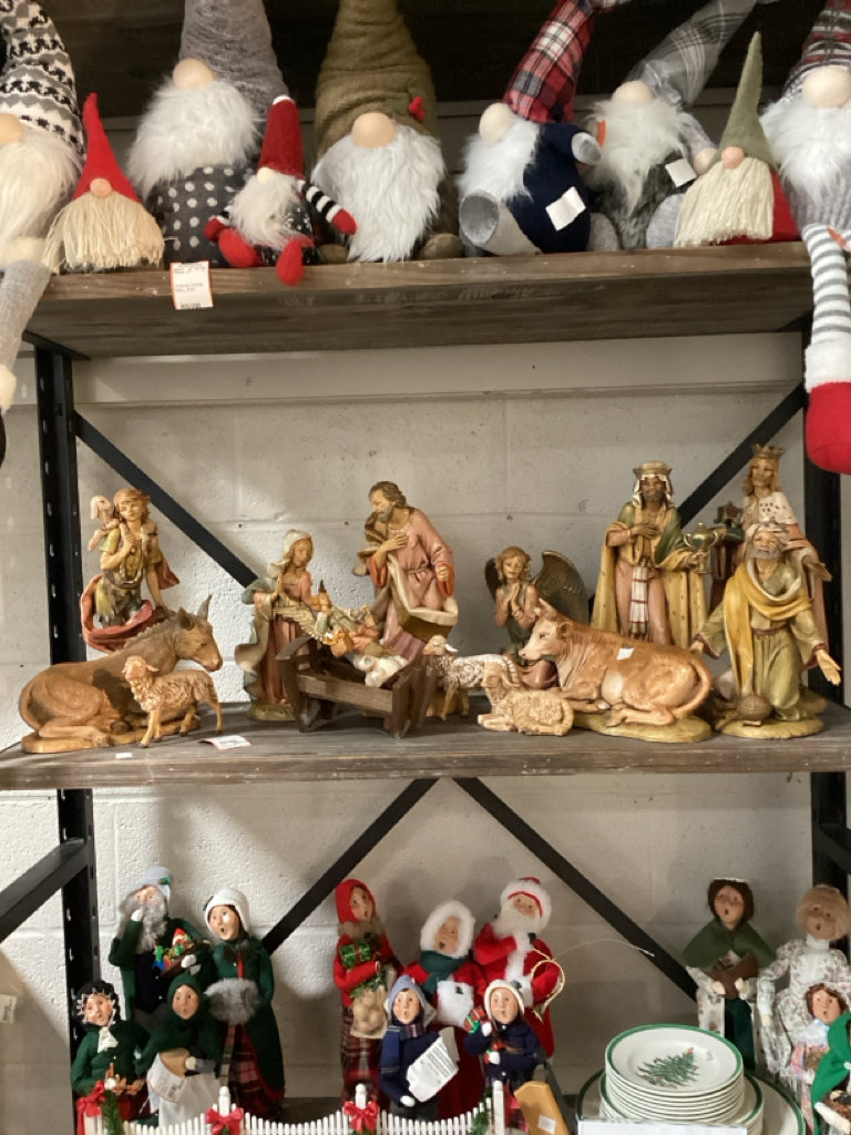 Fontanimi Heirloom Nativity by Roman 16 Pieces