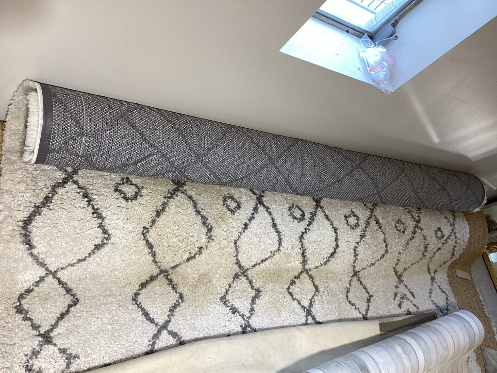 Rug/ Marrakesh shag deometric / white & grey 9 x 12