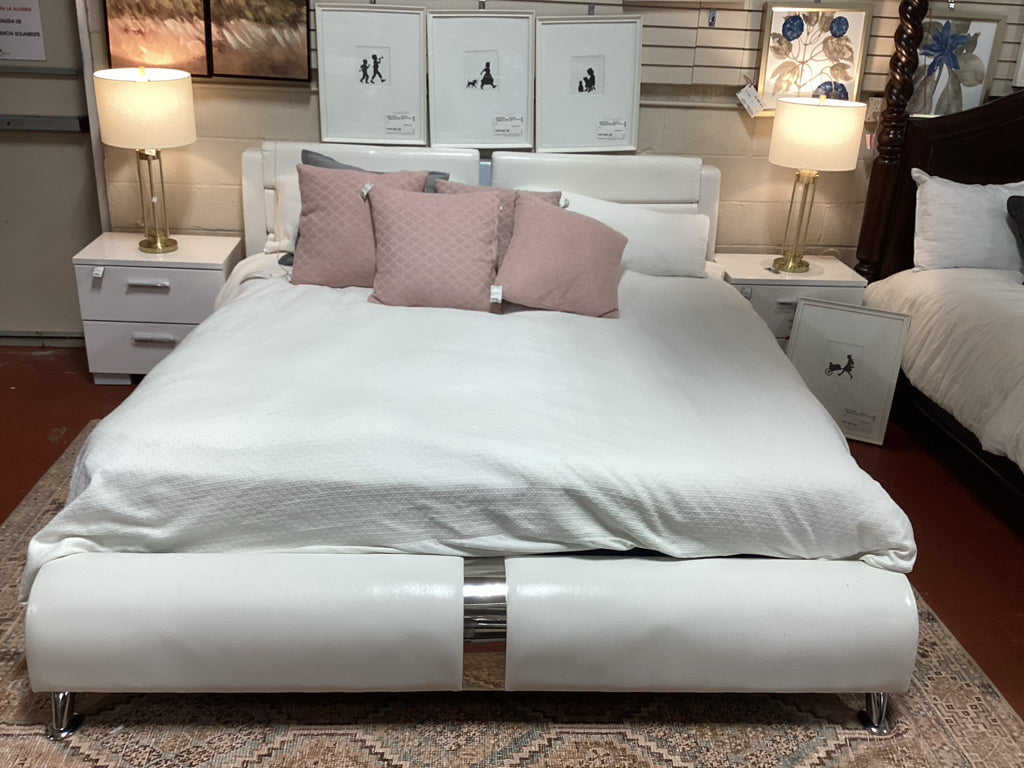 King Coaster sleigh WHITE Leatherette Bed hbfb, rails
