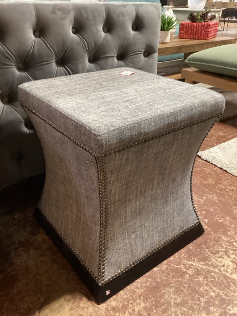 Ottomans / grey & black 18 x 18 x 21 high