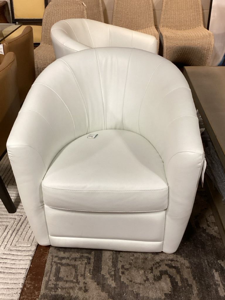 Natuzzi Modern Giada White Swivel Chair Leather 32Wx30"Dx34"H"