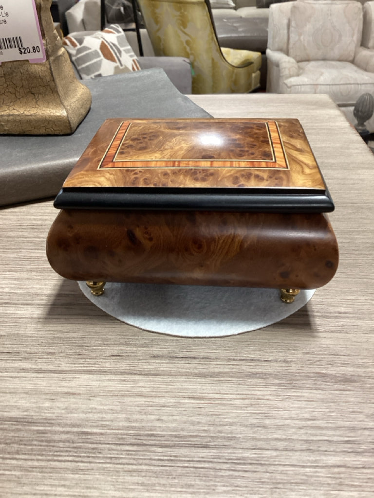 Vintage Italian Burlwood Musical Jewelry Box w/ Isle of Capri Tunes 5"L x 4"W x