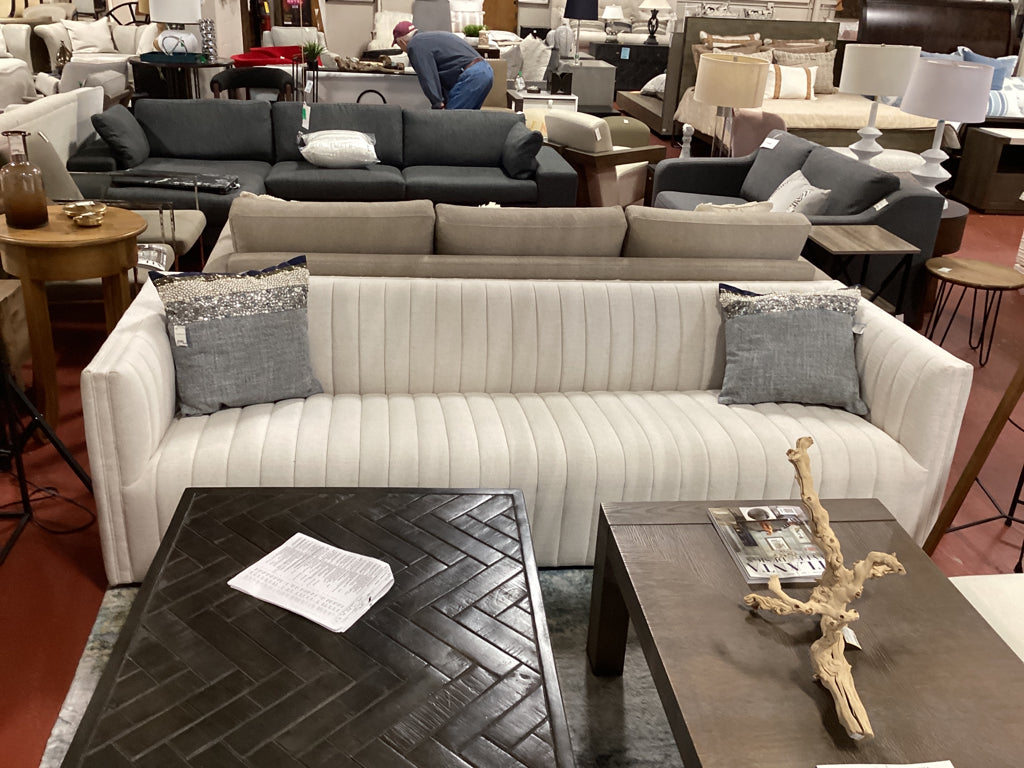 Four Hands Augustine Sofa / cream textured 88 x 35 x27