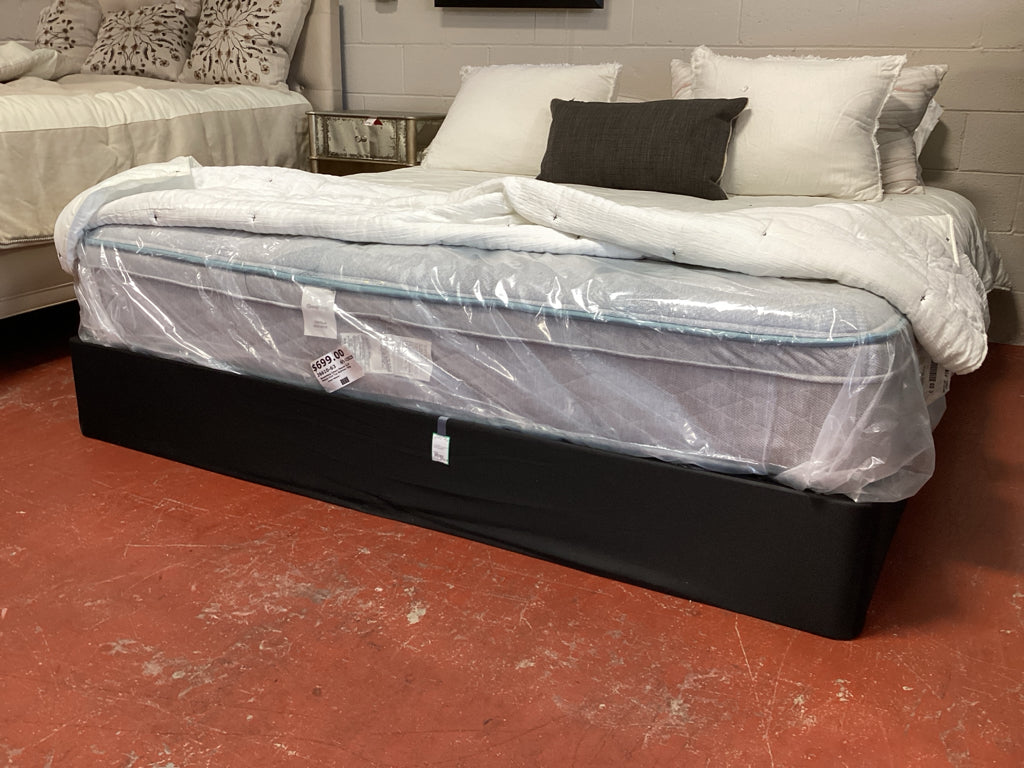 King NEW Foundation Black Collection