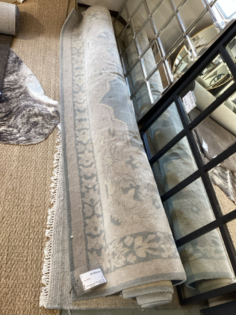 Rug / cream & blue hand tufted wool 8 x 10