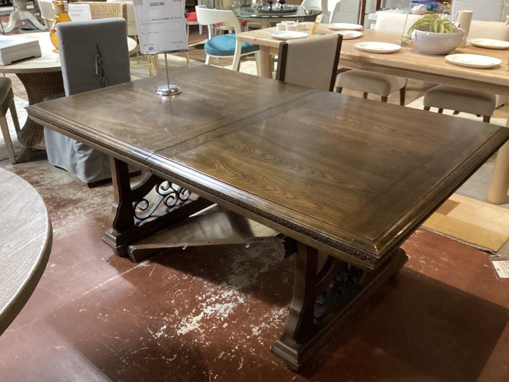 Dining Room Table  with  (1) Leaf