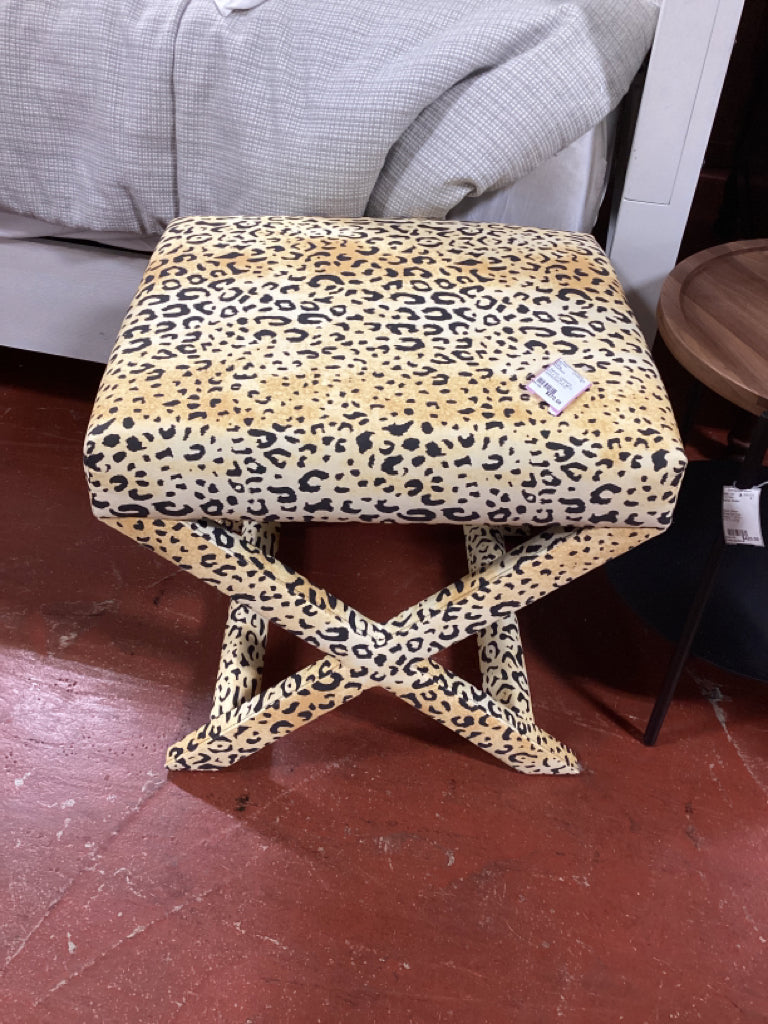 X Bench, Leopard 20"H x 21"W x 18"D  7J2WQ34R FFID