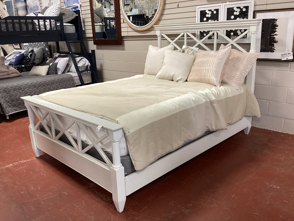 QUEEN Magnussen Furniture Kasey panel bed in ivory