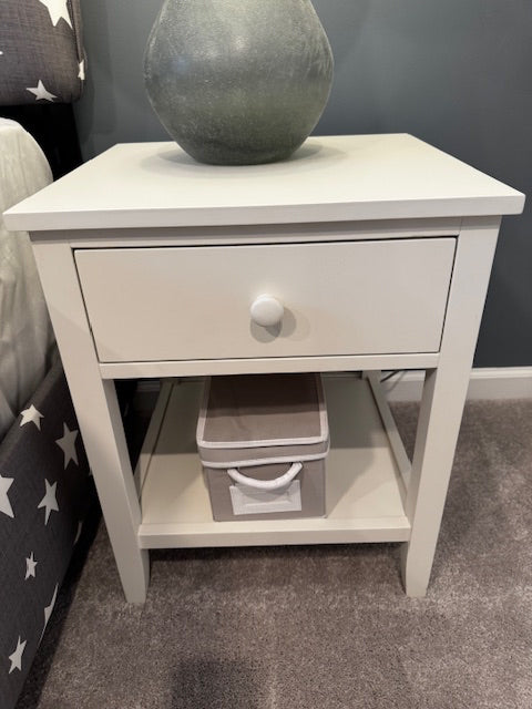 Pottery Barn Kids Emerson nightstand; 1 drawer; white; 19x17.5x24