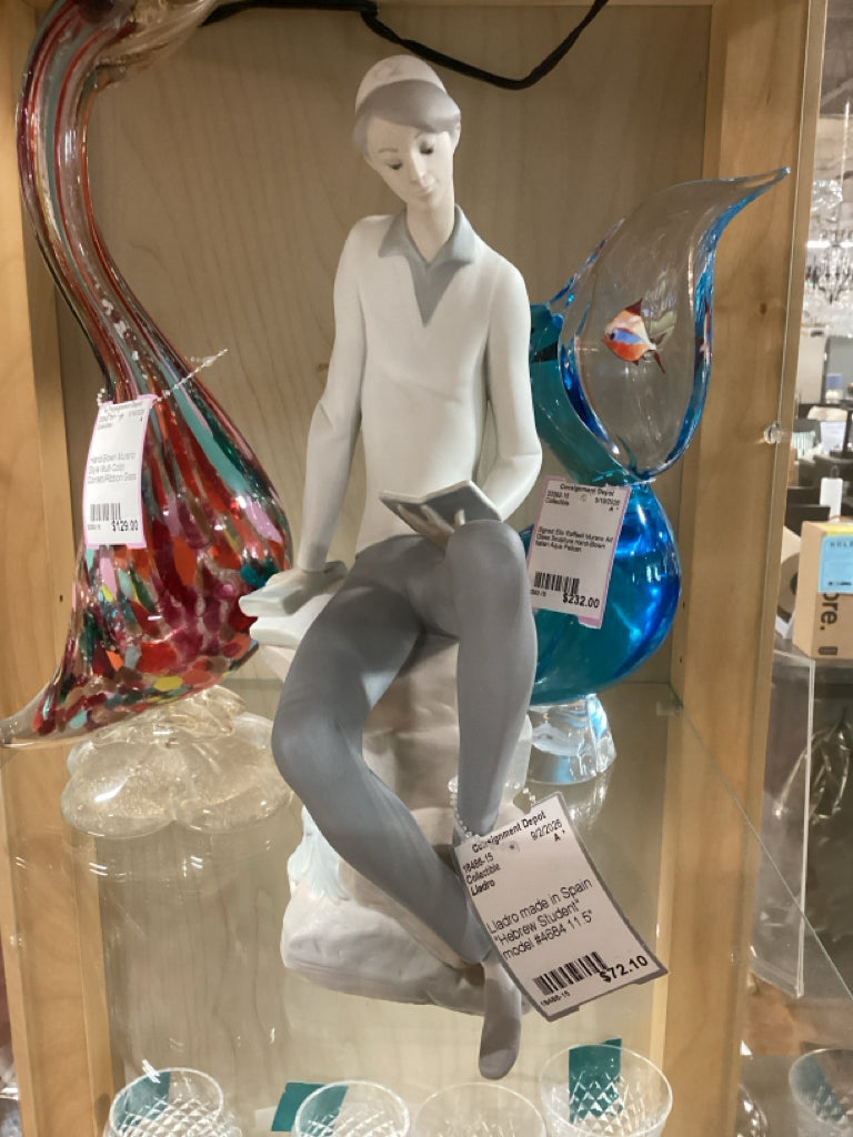 Lladro made in Spain "Hebrew Student" model #4684 11.5"