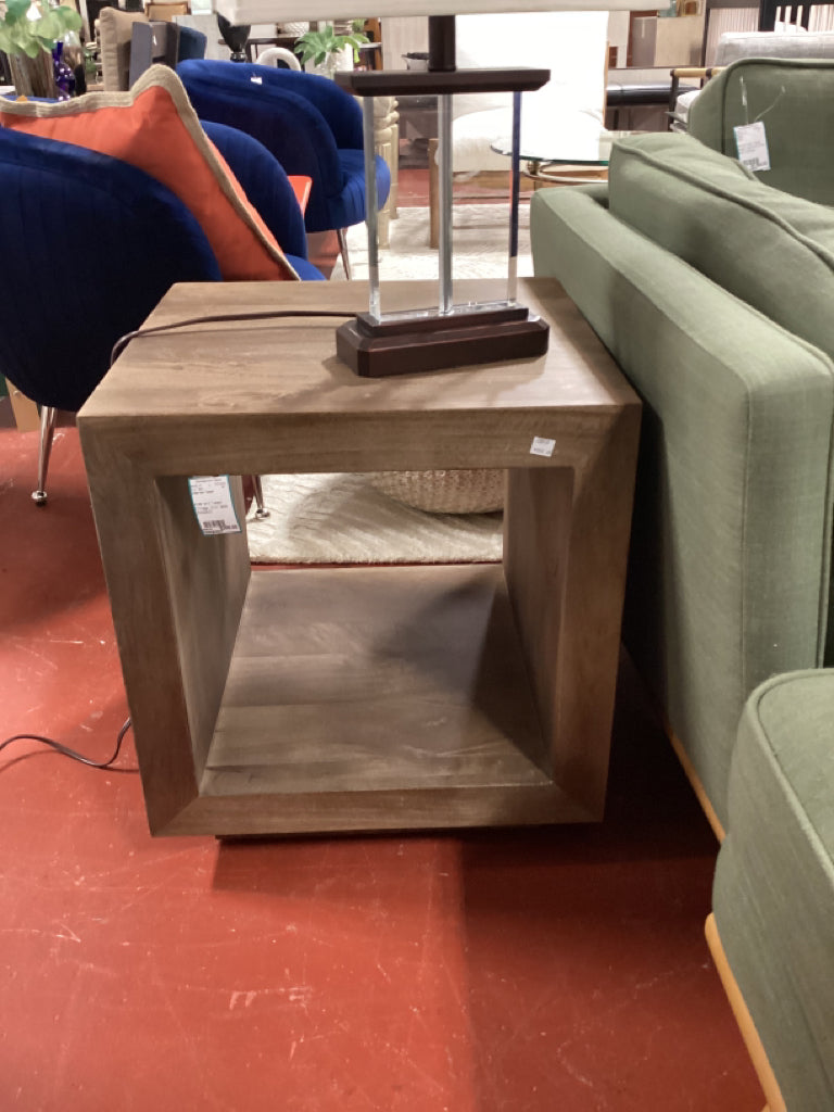 Alder and Tweed Chicago  End Table  20x22x20