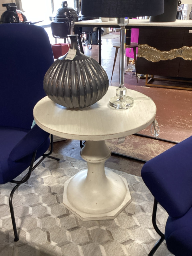 Natural 25" Round 25" H  End Table