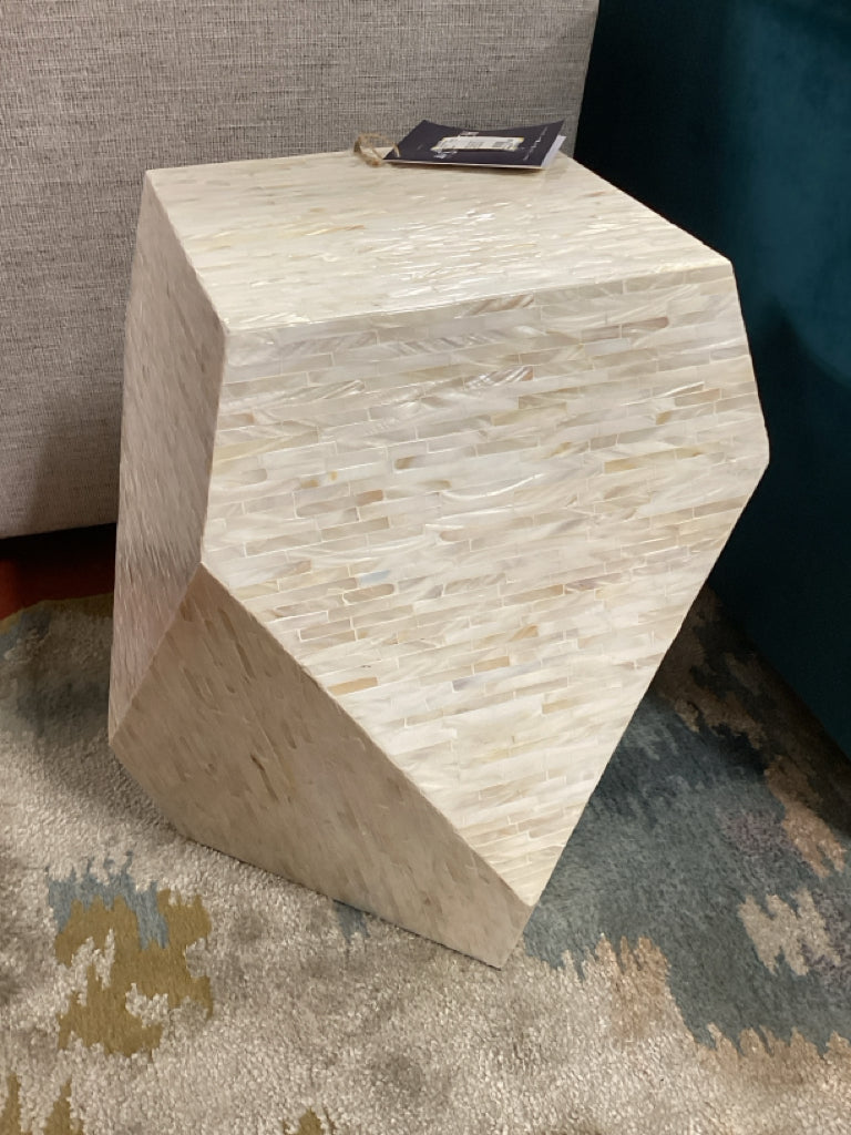 Safavieh Lea Mosaic Side Table/ multi lt beige 20 x 20 x 21 high  4QDWVP9W
