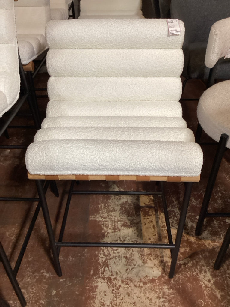 Vail White Boucle Counter Stool 24USMD2J