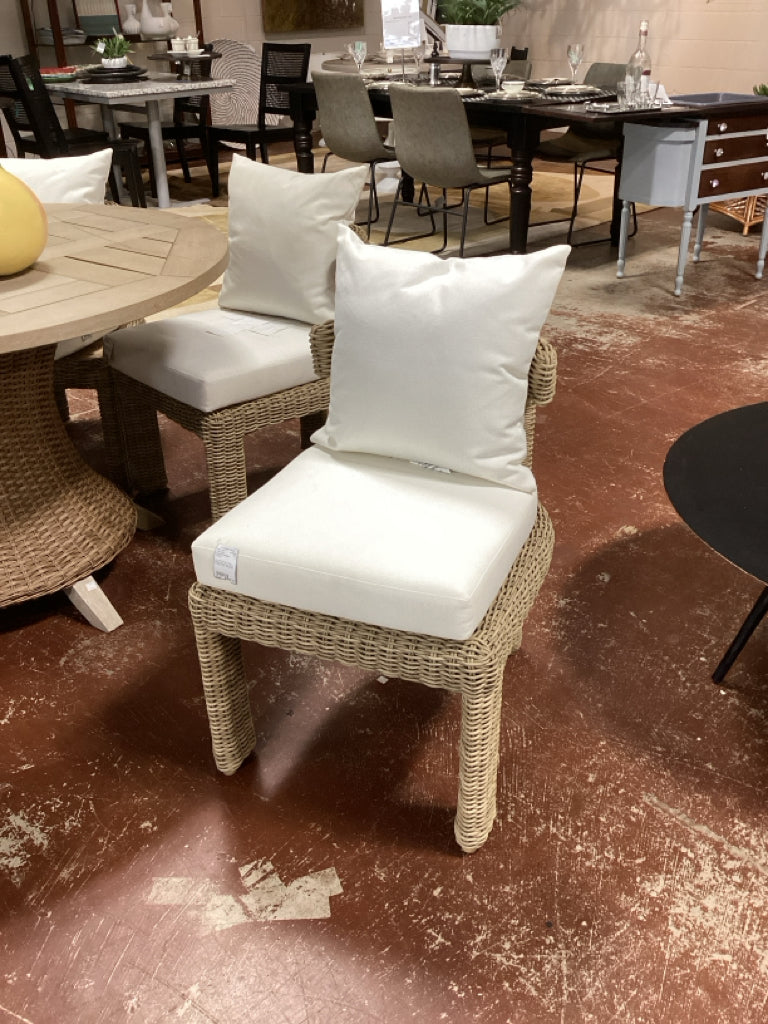 LuLu and Georgia  Hadler Outdoor Dining  Chair 19.75x23.75x27  DX7ZF7N9