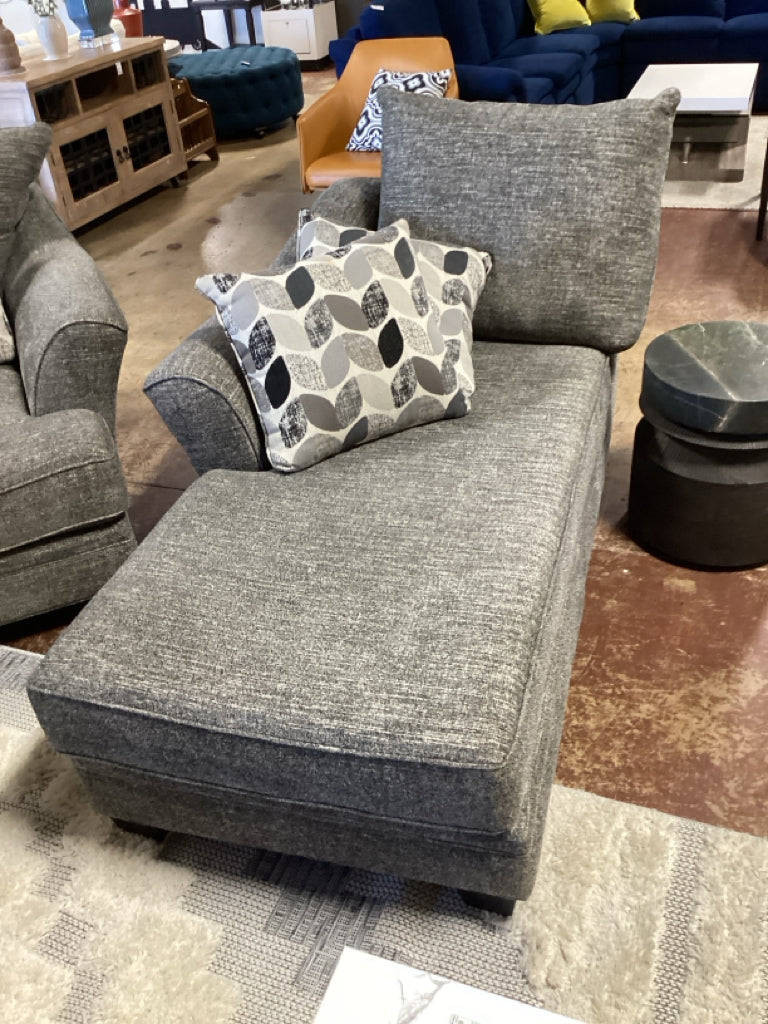 Stanton Chaise / grey tweed with 2 accent pillows