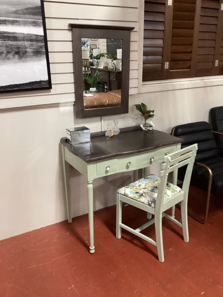 Vanity table , mirror, & chair / green  & hammered bronze  36 x 21 x 31