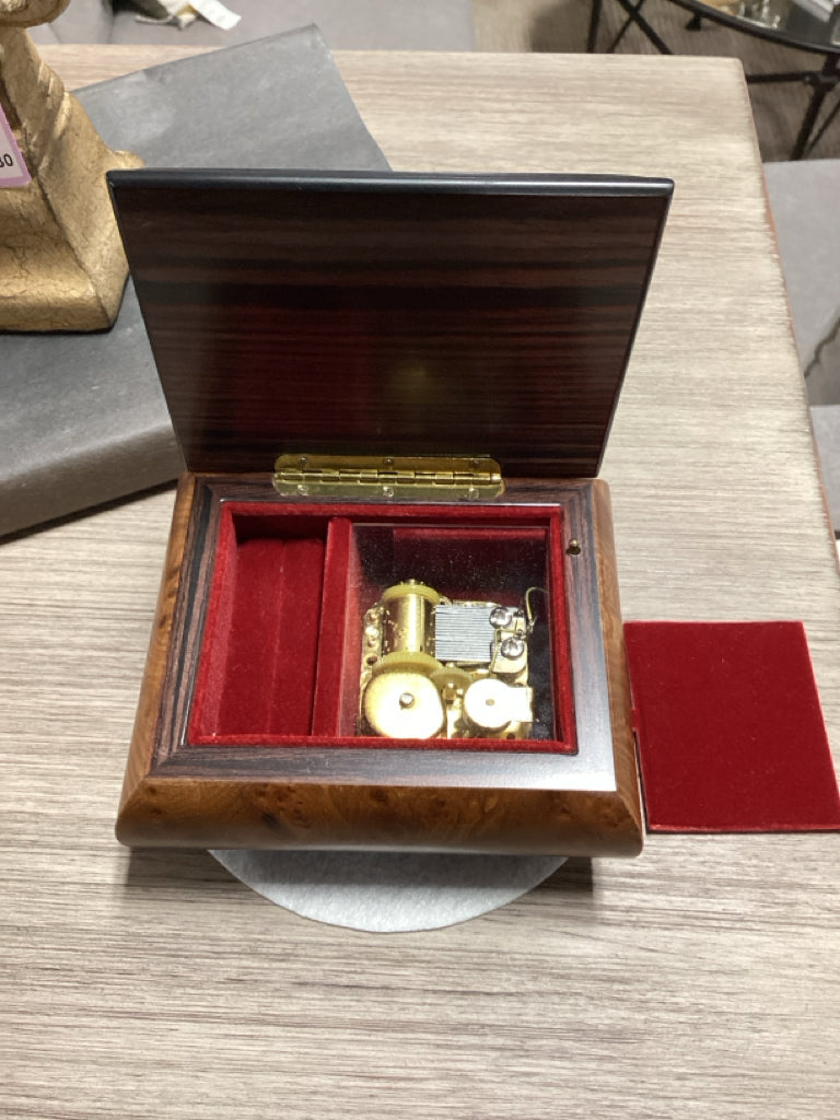 Vintage Italian Burlwood Musical Jewelry Box w/ Isle of Capri Tunes 5"L x 4"W x