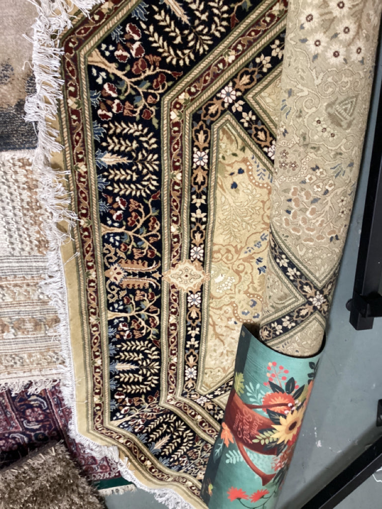 Persian 9'1x9'1 Rug from Pakistan