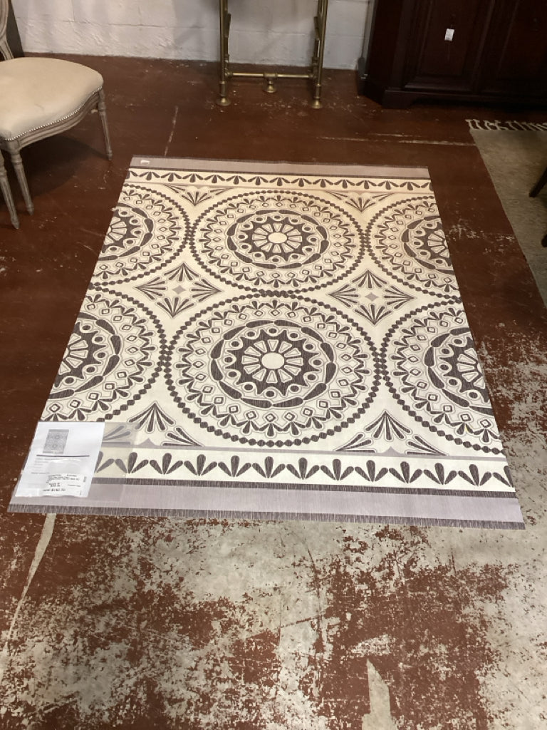 Floor Flair Lisbon Vinyl Outdoor/Indoor Rug 5x7 Black and Gray