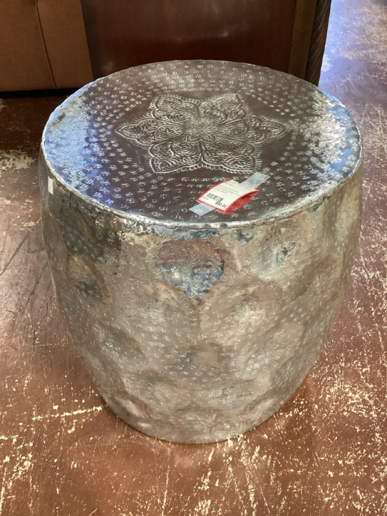 Max Home Studio Hammered Steel Drum Table 19x20